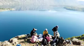 Son dakika haberi! Nemrut Krater Gölü'nde çevre temizliğine dikkat çekmek için doğa yürüyüşü