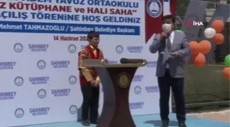 Şahinbey'den gençlere halı saha ve kütüphane