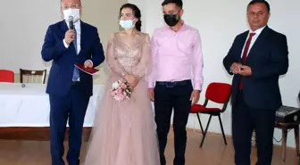 Vali Atik, genç çiftin nikah şahidi isteğini geri çevirmedi