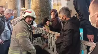 Ayasofya Camii'nde mahfil korkuluğuna ayağı sıkışan çocuk kurtarıldı