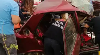 Son dakika haberleri: Manisa'da aydınlatma direğine çarpan otomobilin sürücüsü öldü