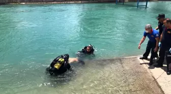 Serinlemek için girdiği sulama kanalında boğuldu