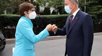 Bakan Akar, Almanya Savunma Bakanı Annegret Kramp-Karrenbauer ile görüştü