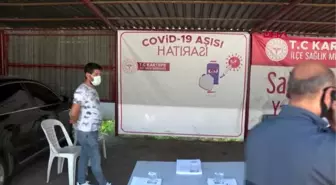 'COVİD-19 AŞI HATIRASI' AFİŞİ ÖNÜNDE AŞI OLDULAR