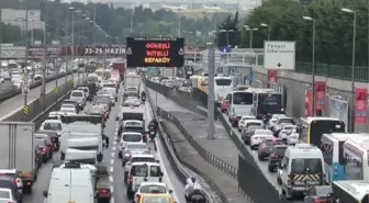 İSTANBUL'DA TRAFİK YOĞUNLUĞU YÜZDE 72