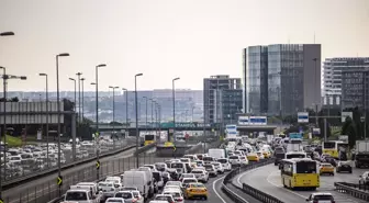 Kısıtlama öncesinde İstiklal Caddesi'nde yoğunluk