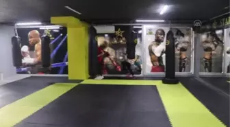 Muaythai milli takım antrenörü, sevdasını aşıladığı kızını şampiyonluklara hazırlıyor