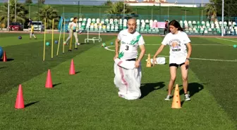 Gaziemir'de babalarla çocukları yarıştı