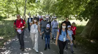 Özel gereksinimli çocuklar, babalarıyla doğa yürüyüşüne katıldı