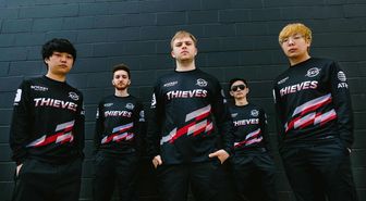 100Thieves Team Liquid'i mağlup etti ve ligin zirvesindeki yerini korudu