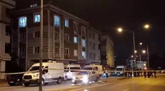 Beylikdüzü'nde bir dairede yaşlı kadın ve oğlunun cesedi bulundu, odadaki 'Bomba düzeneği var yaklaşmayın' yazısı ekipleri alarma geçirdi