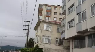 Rize'de eğik 3 katlı bina için 'önlem' talebi