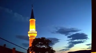 Başlamış Caminin Yeni Minaresi Işıl Işıl