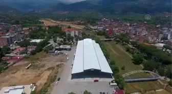 Kiraz ilçesinde 5 bin metrekarelik çok amaçlı pazar yeri törenle hizmete açıldı