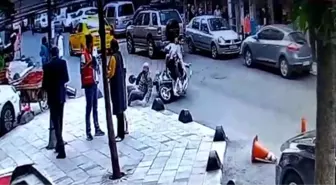 Motosikletin yaşlı adama çarptığı anlar kamerada