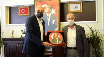 Çiçeği burnundaki muhtarla bir araya geldi