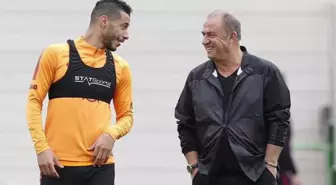 İstanbul'dan ayrılmayan Belhanda, sarı-kırmızılılara mesaj verdi: Galatasaray'dan haber bekliyorum