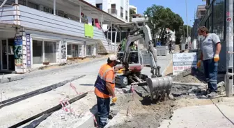 Kuşadası'nın denize çıkan sokakları yenileniyor