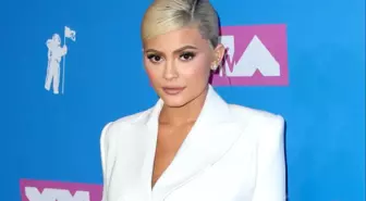 Kylie Jenner'dan vegan ve kalıcı ruj geliyor!