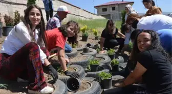 PEYZAJ MİMARLIĞI ÖĞRENCİLERİ, ENGELLİ ÇOCUKLARLA BAHÇE DÜZENLEDİ