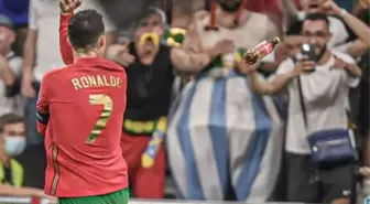 'Su için' mesajı veren Cristiano Ronaldo'ya kola şişesi fırlatıldı