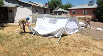 Depremin vurduğu köylerde çadırlar kurulmaya başlandı