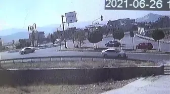 GAZİANTEP - Otomobil ile traktör çarpıştı: 4 yaralı