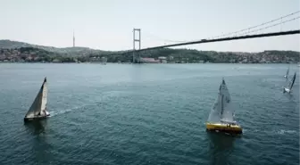 İstanbul Boğazı'nda yelkenli yarışları havadan görüntülendi