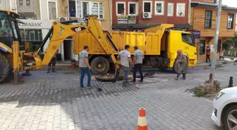 TESKİ ekipleri 3 gün önce arızayı onarmadan mucurla kapattıkları yolu tekrar kazdılar
