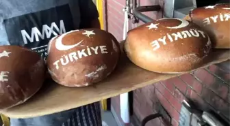 Ay yıldızlı ekmekler büyük ilgi görüyor