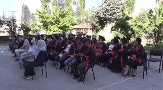 80 kişi 'okumanın yaşı yoktur' diyerek lise eğitimini tamamladı