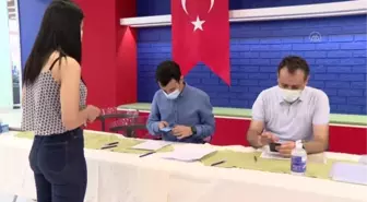 AVM'lerde kurulan stantlarda ziyaretçilere Kovid-19 aşısı yapıldı