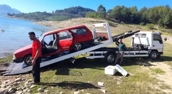 Her şey kaşla göz arasında oldu! Balık tutmaya gittiği barajdan balık yerine otomobilini çekti