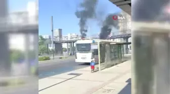 İzmir'de elektrikli yolcu otobüsü alev aldı