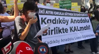 KADIKÖY ANADOLU LİSESİ'NDE ÖĞRENCİ VE VELİLERDEN 'TAŞINMAK İSTEMİYORUZ' EYLEMİ