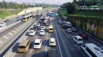 İstanbul'da sokağa çıkma kısıtlamasının sona ermesiyle trafik yoğunluğu arttı