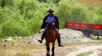 Köyünü satmak için her yolu deniyor, şimdi de Züğürt Ağa kılığına girdi