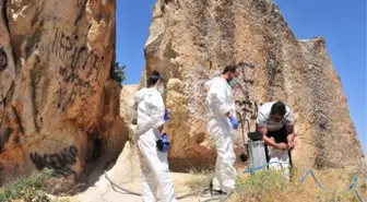 ZARAR VERİLEN PERİBACALARI, 'MİKRO KUMLAMA' TEKNİĞİYLE TEMİZLENİYOR