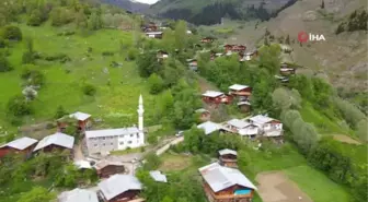 Artvin'deki 2 bin rakımlı Maden köyü ahşap mimarisi, kültürü ve doğasıyla ilgi çekiyor