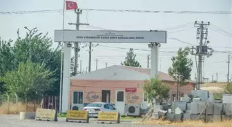 Boşaltılan çadır kentte çıkan yangında 6 çadır yandı