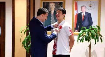 Başkan Bahadır dünya şampiyonu Emir Yiğit'i ağırladı