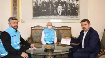 Vali Salih Ayhan, kurbanını TDV'ye ve Hayat Ağacı Derneğine bağışladı