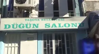 Düğün salonu, vantilatöründeki kuş yavruları büyüyene kadar kapalı kalacak