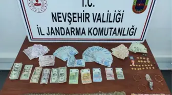 Kendilerini kamu görevlisi olarak tanıtıp dolandırdılar