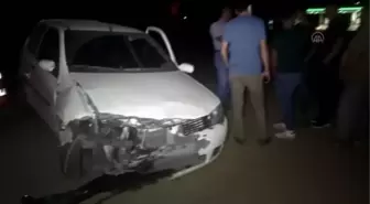 Otomobilin hafriyat kamyonuna çarpması sonucu 3 kişi yaralandı