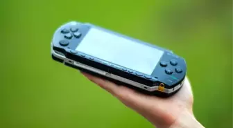 Sony, PSP Oyunlarını Satmaya Devam Edecek