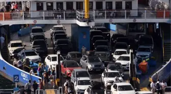 ÇANAKKALE'DE FERİBOT YOĞUNLUĞU