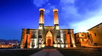 Erzurum Çifte Minareli Medrese, Vakıf Eserleri Müzesi Olarak Kapılarını Tekrar Açtı