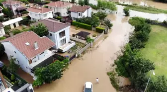 İstanbul'da etkili olan sağanak yağış vatandaşlara zor anlar yaşattı