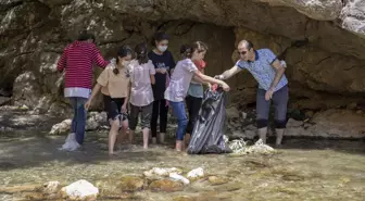 DİYARBAKIR - Çermik'te tarihi mekanların çöpleri gönüllülerin eliyle temizleniyor